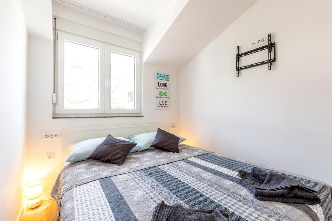 Villa Tomas „The View Of Jesenice“ เยเซนิเซ ภายนอก รูปภาพ